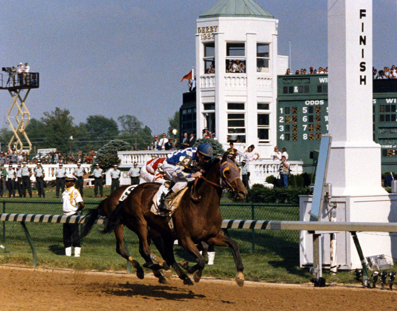 Alysheba, Chris McCarron up, wins the 1987 Kentucky Derby (Churchill Downs)