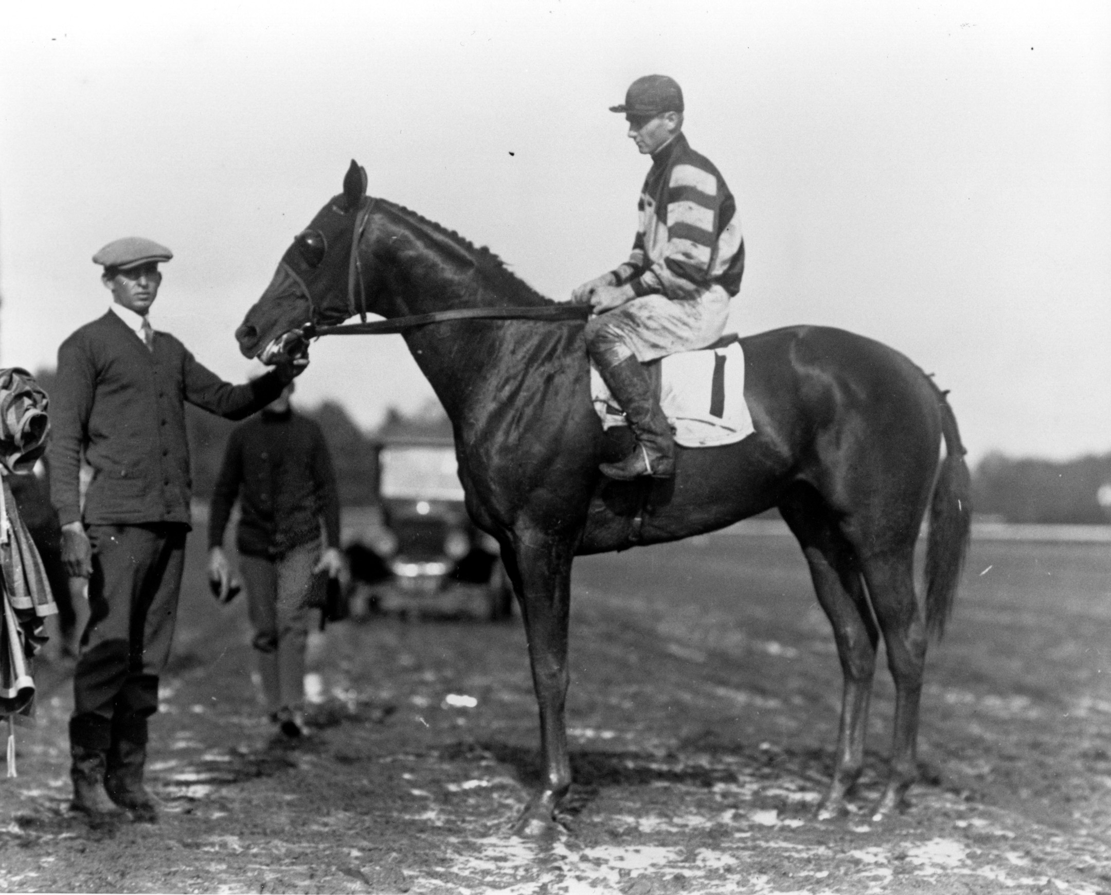 Crusader (Earl Sande up) in the winner's circle (Keeneland Library Cook Collection/Museum Collection)