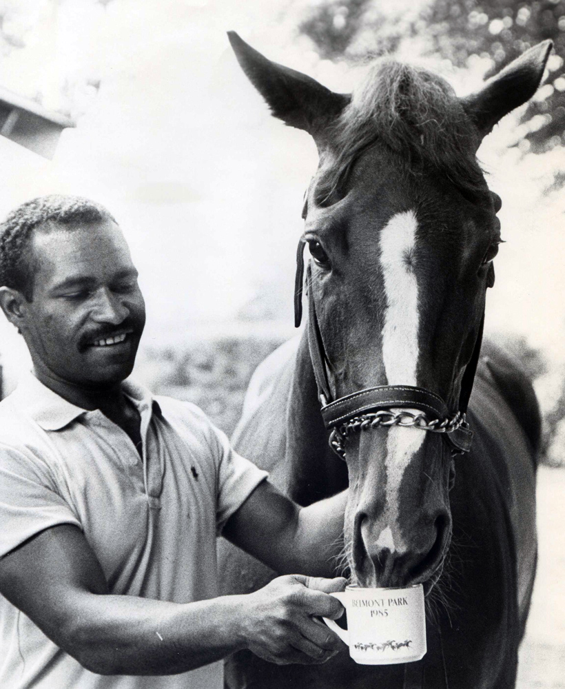 Mom's Command with groom Ken Johnson at Belmont Park, May 1985 (NYRA/Museum Collection)