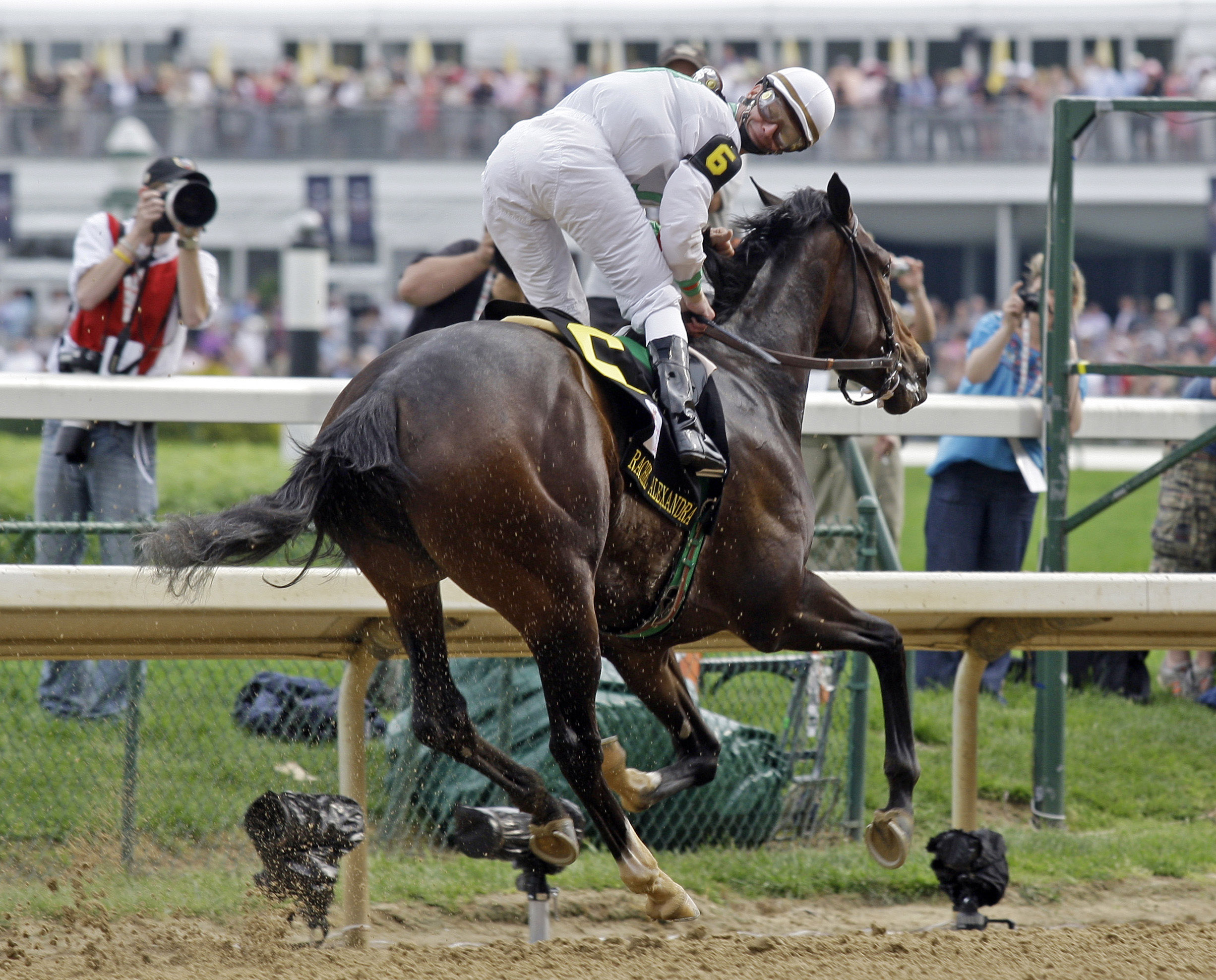 Rachel Alexandra, Calvin Borel up, wins the 2009 Kentucky Oaks at Churchill Downs (Associated Press Photo)