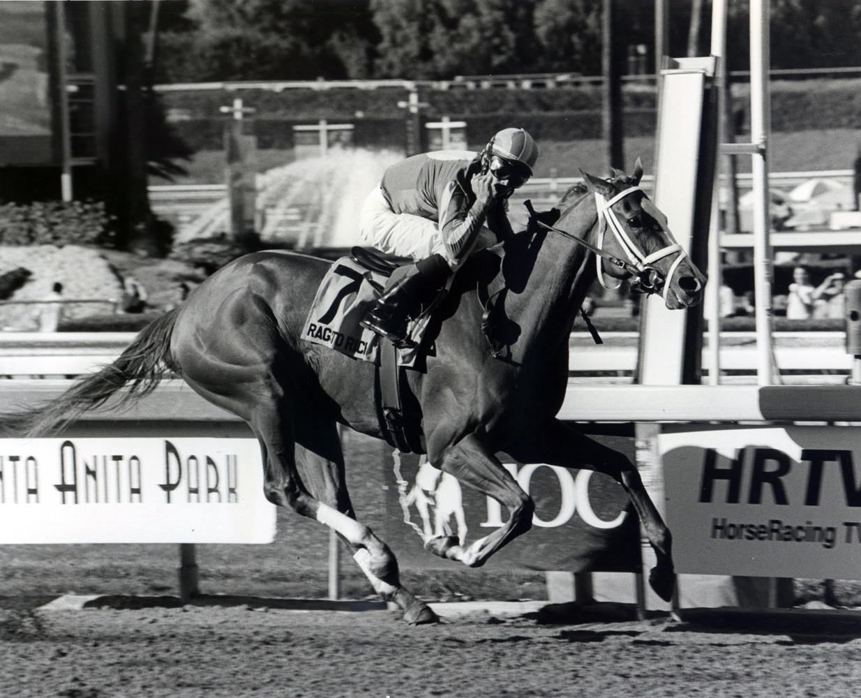 Garrett Gomez and Rags to Riches winning the 2007 Santa Anita Oaks (Bill Mochon/Museum Collection)