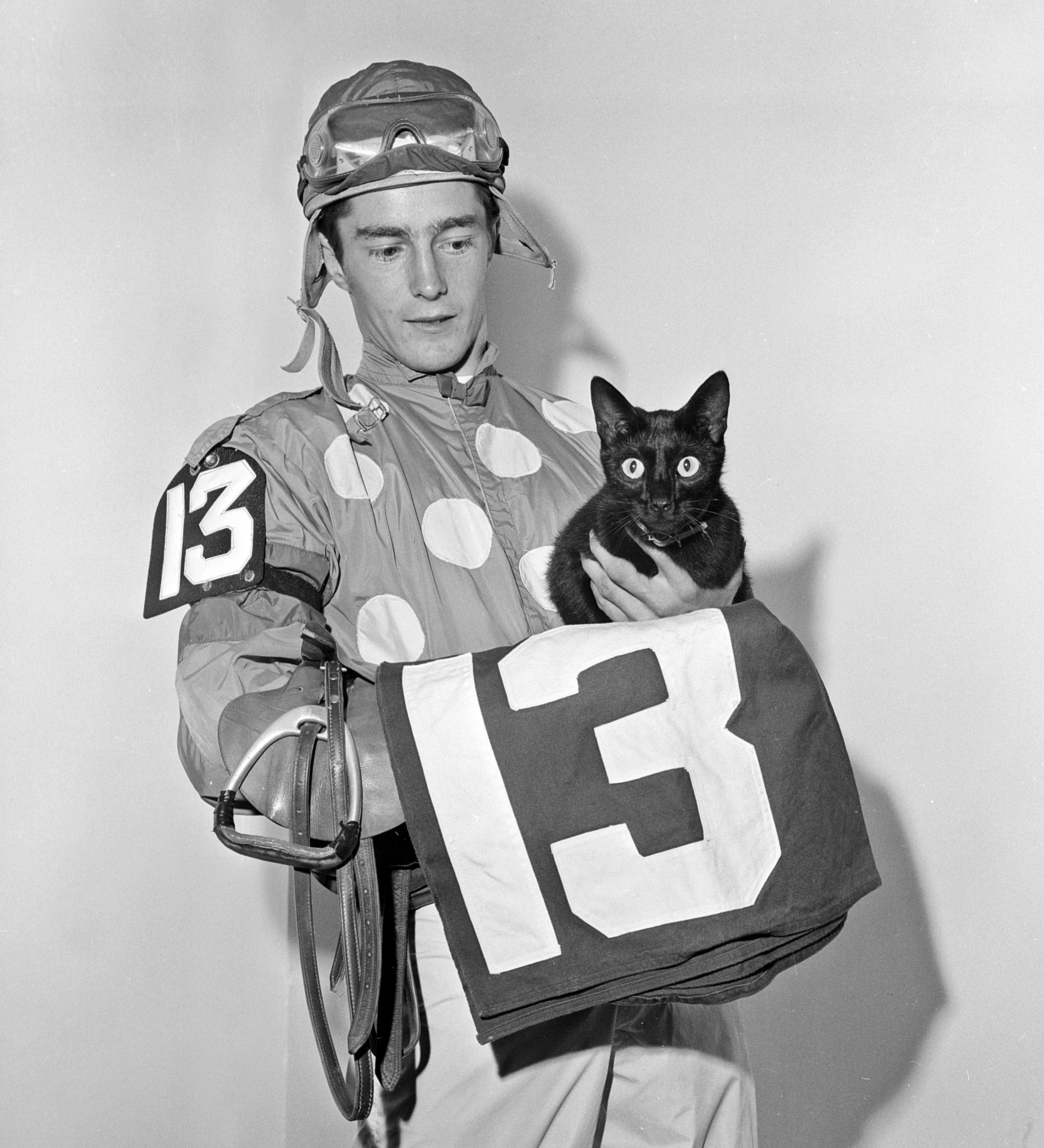 Sandy Hawley with Cleo, posing for a Friday the 13th image, March 12, 1970 (Jim Raftery Turfotos/Barbara D. Livingston Collection)