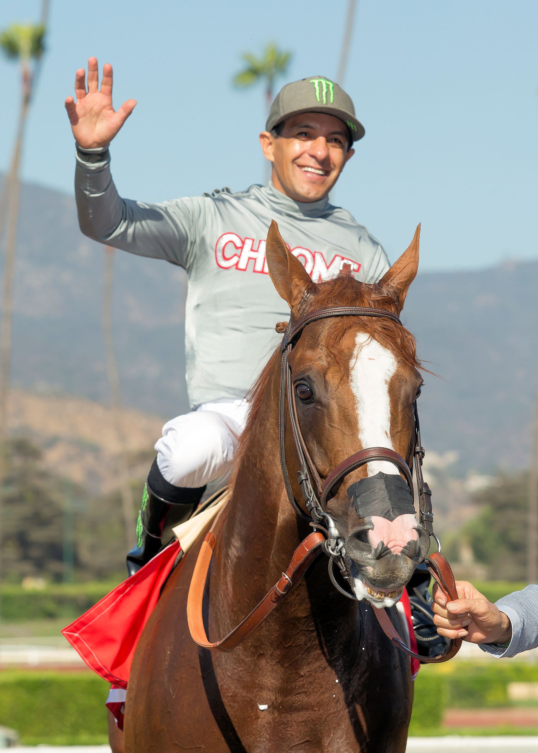 Victor Espinoza aboard California Chrome (Benoit Photo)