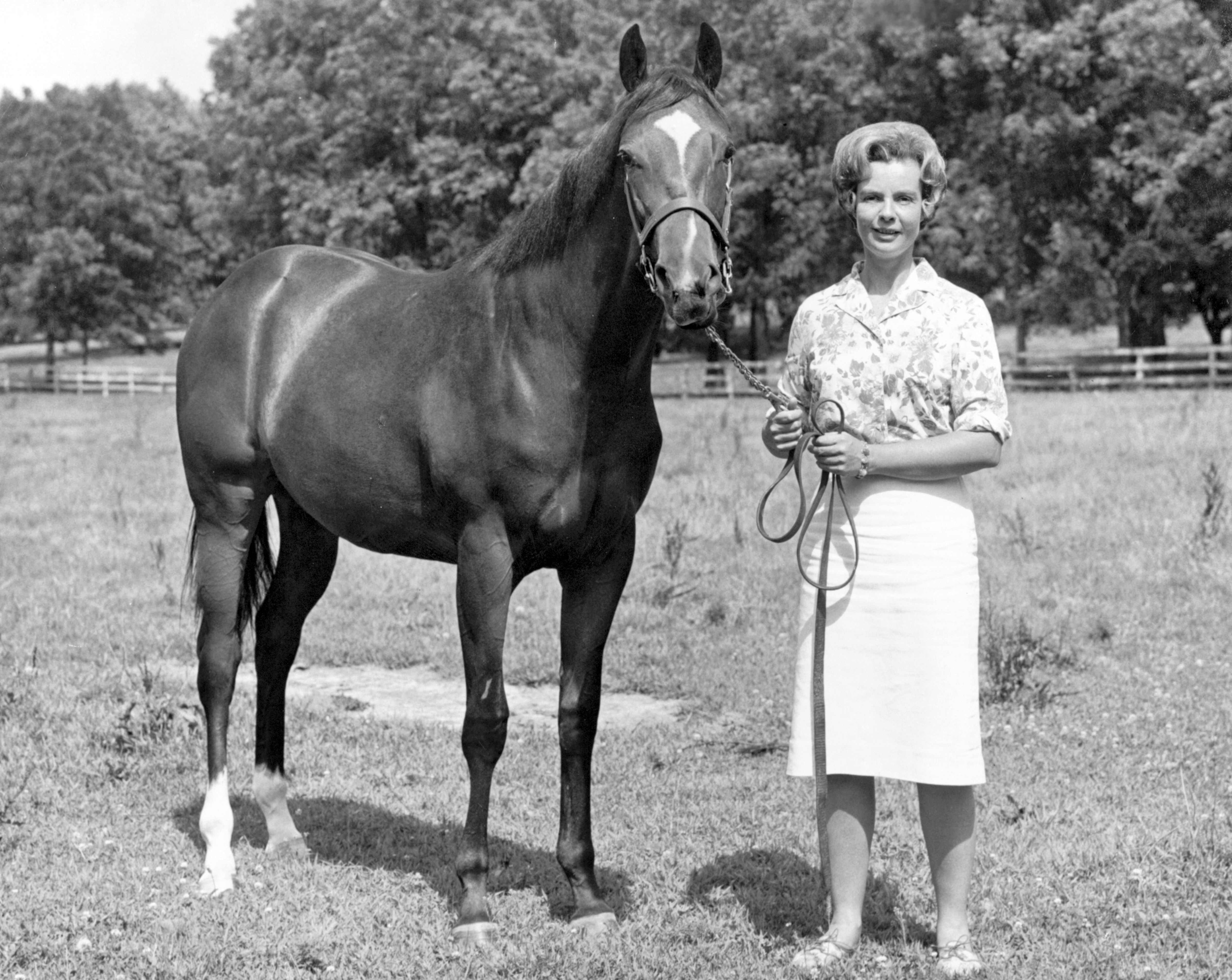 Alice Headley Chandler with a Pillow Talk yearling (Keeneland Library Thoroughbred Times Collection)