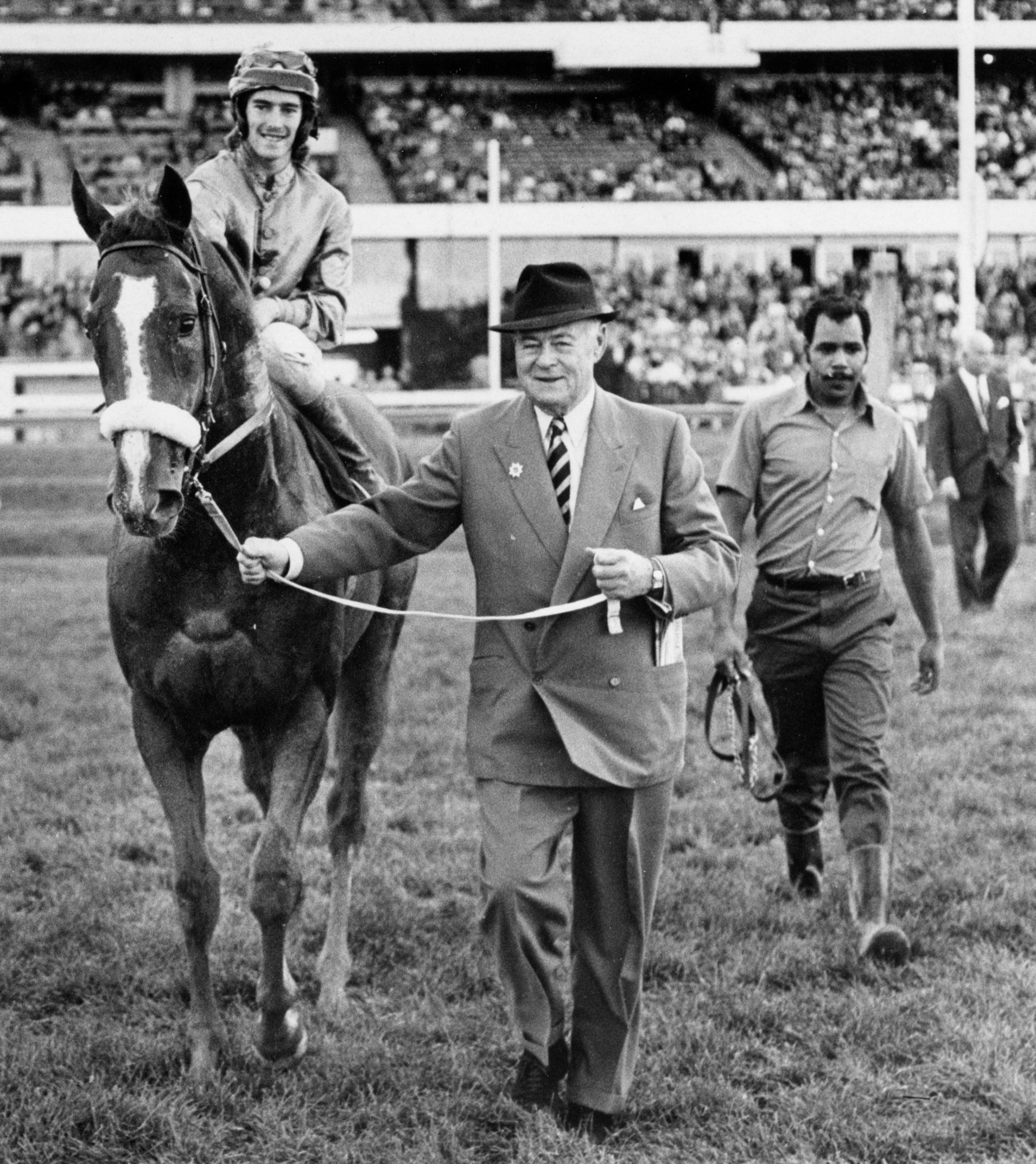 E.P. Taylor leading in Minsky (Sandy Hawley up) after winning the 1971 Durham Cup Stakes at Woodbine (Michael Burns/Museum Collection)