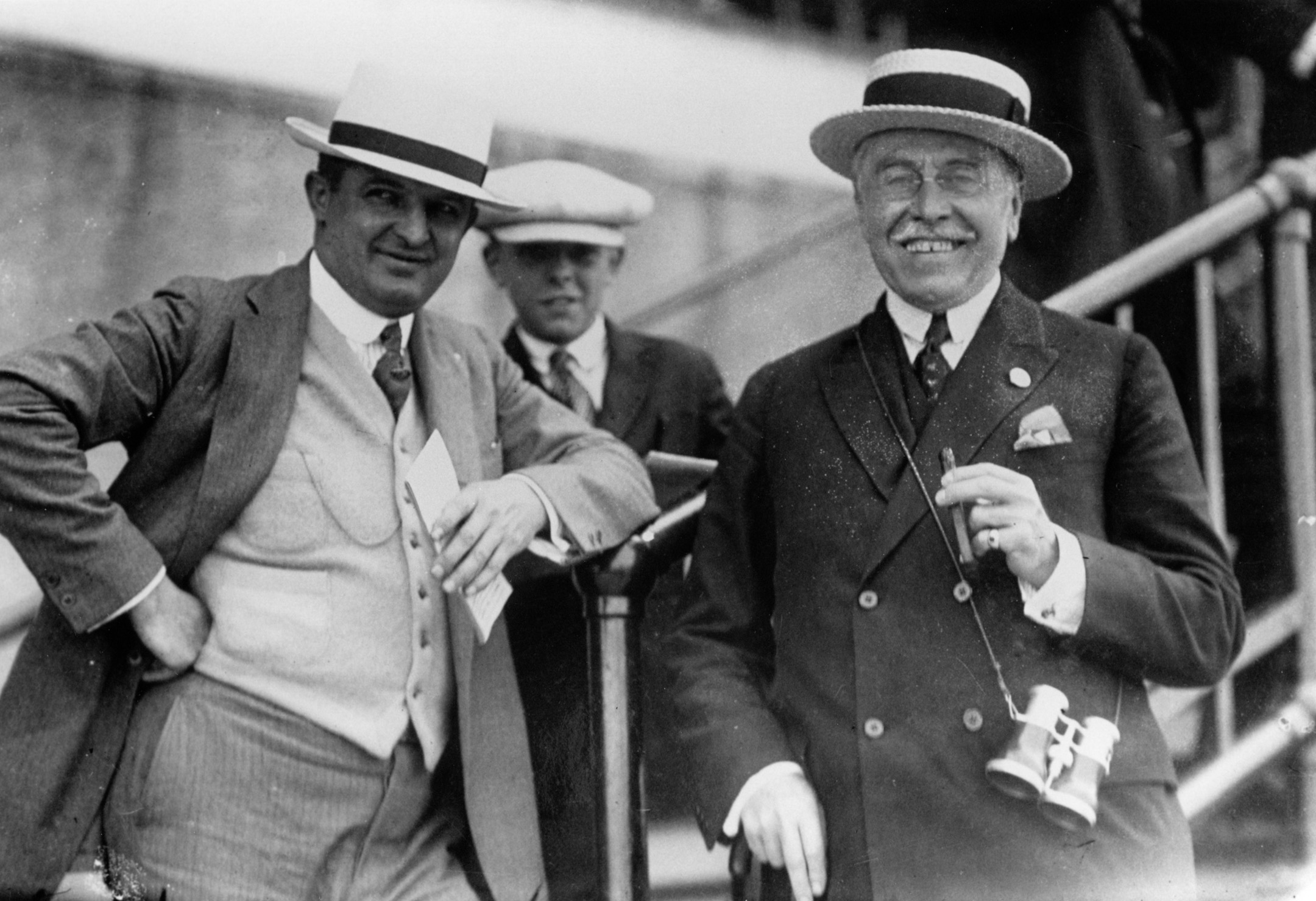 Trainer Louis Feustel (left) with Man o' War's owner Samuel D. Riddle (Keeneland Library Cook Collection/Museum Collection)